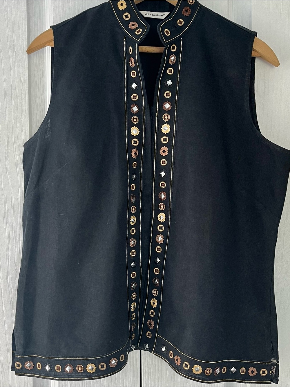 Richard Malcolm Womens Black 100% Linen Sleeveless Vest 14 Embroidered Studs